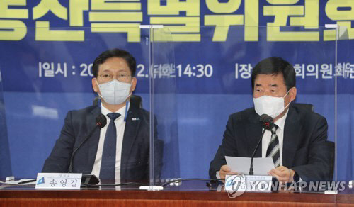 김진표 민주당 부동산특별위원장이 지난 12일 국회 의원회관에서 열린 특위 회의에서 발언하고 있다. 연합뉴스